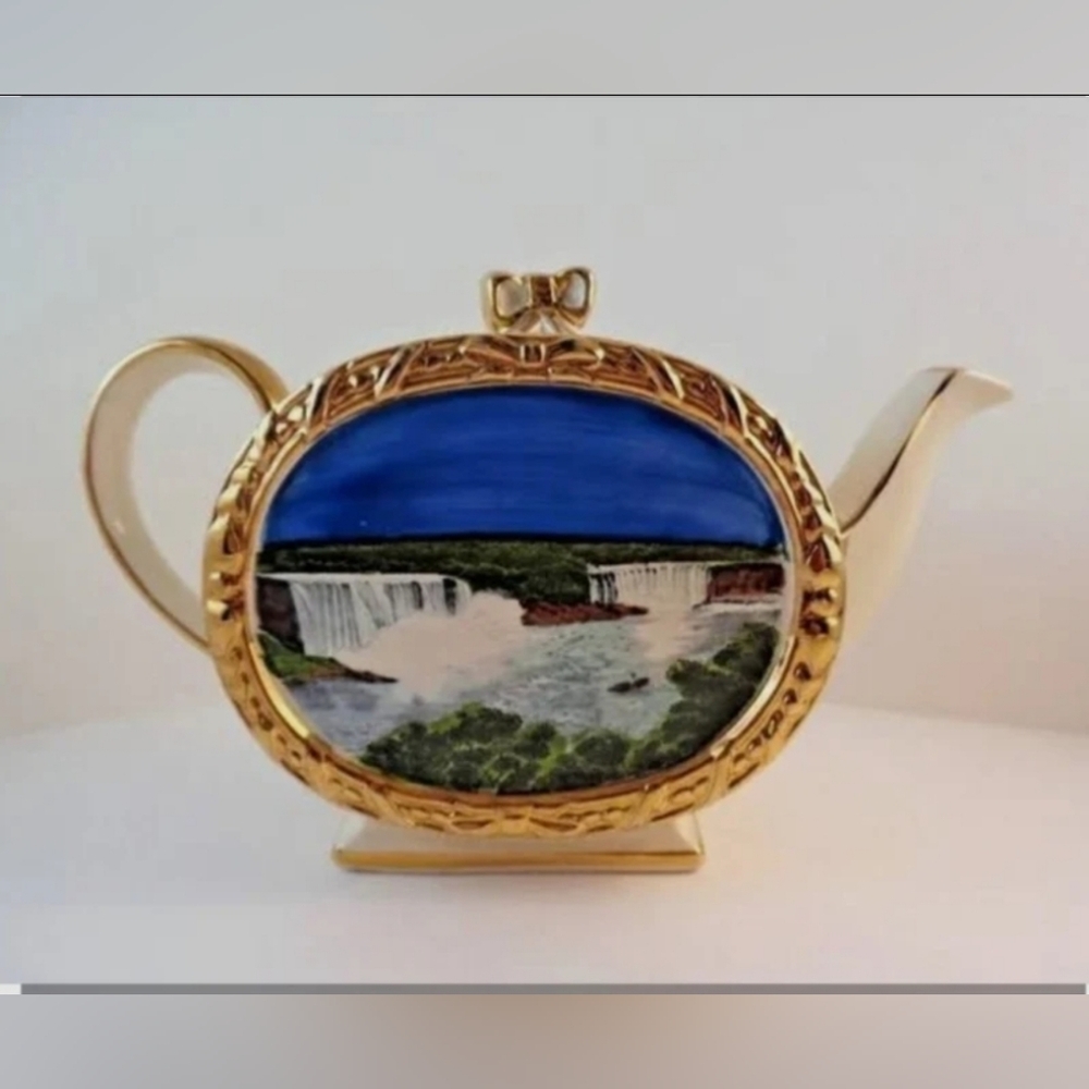 RARE Vintage Sadler Niagara Falls Barrel Teapot Waterfall Scenery Gold Pot